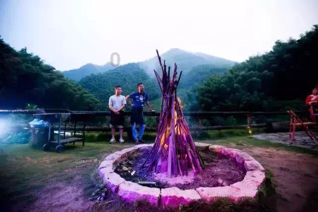 动漫人物吃东西